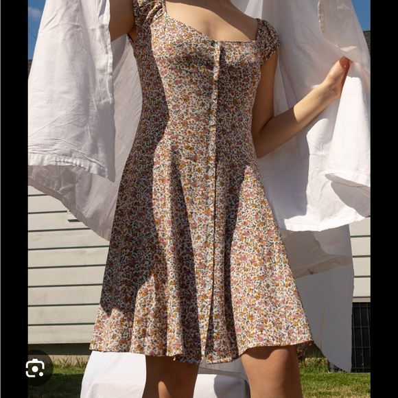 Rolla’s Erin Coast Floral Dress 💐 - Picture 2 of 9